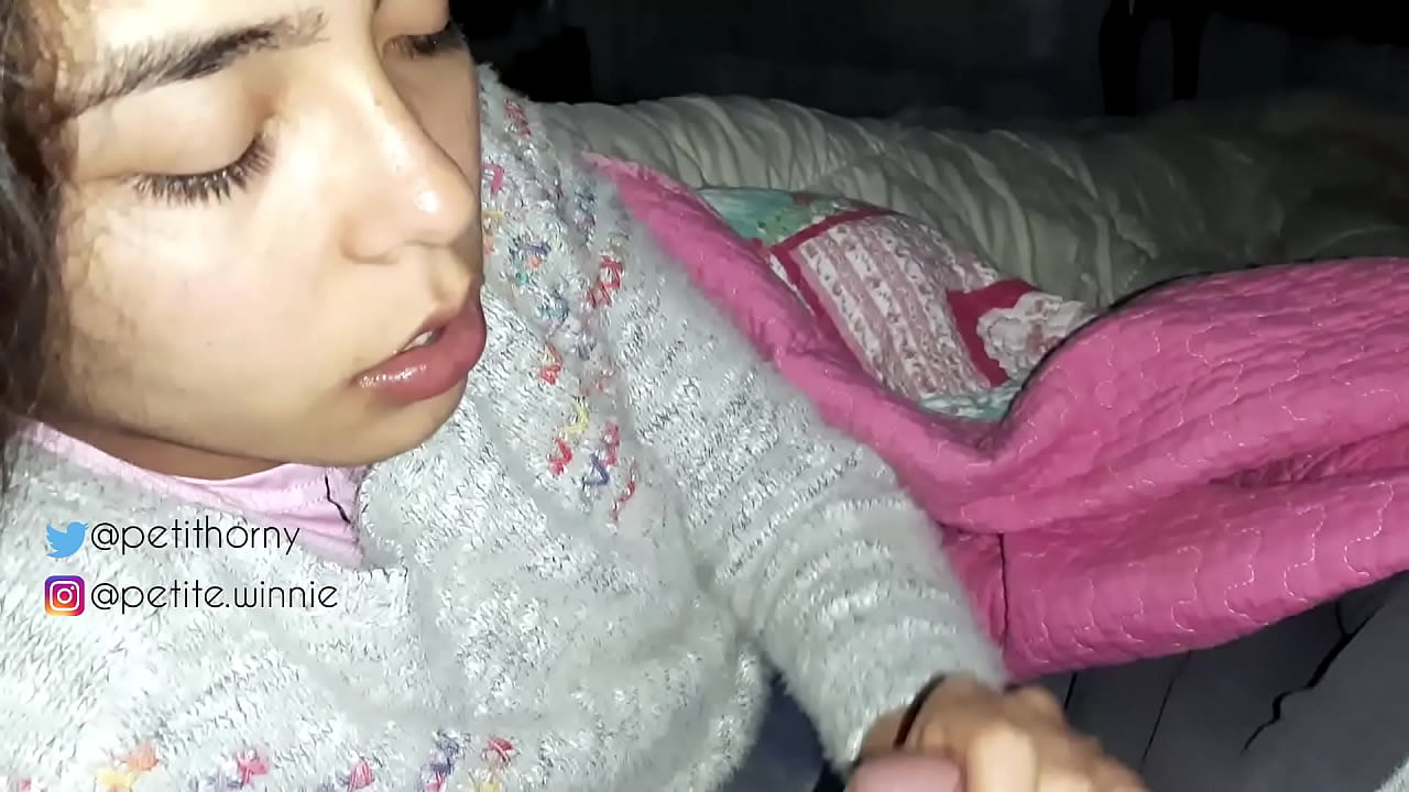 我吞下了我丈夫積累的所有牛奶 - 用精液露出舌頭