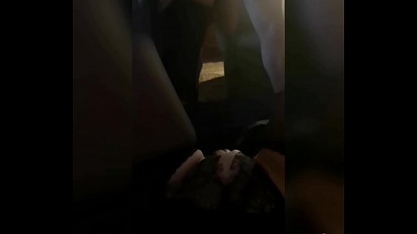 熱 MJM。丈夫在妻子麵前操女朋友。妻子的陰戶濕透了，她骯髒的幻想簡直令人難以置信