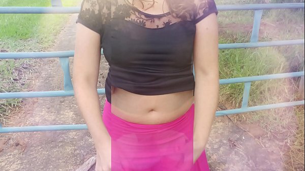 在農場玩耍，真正的家庭妻子，婊子婊子和她在野外戴綠帽子的丈夫