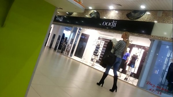 超市裡的酷小雞。